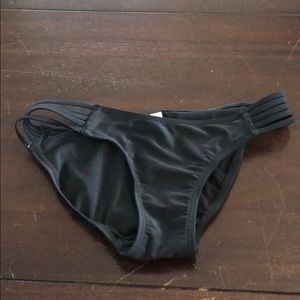 TAGS ON - bikini bottoms